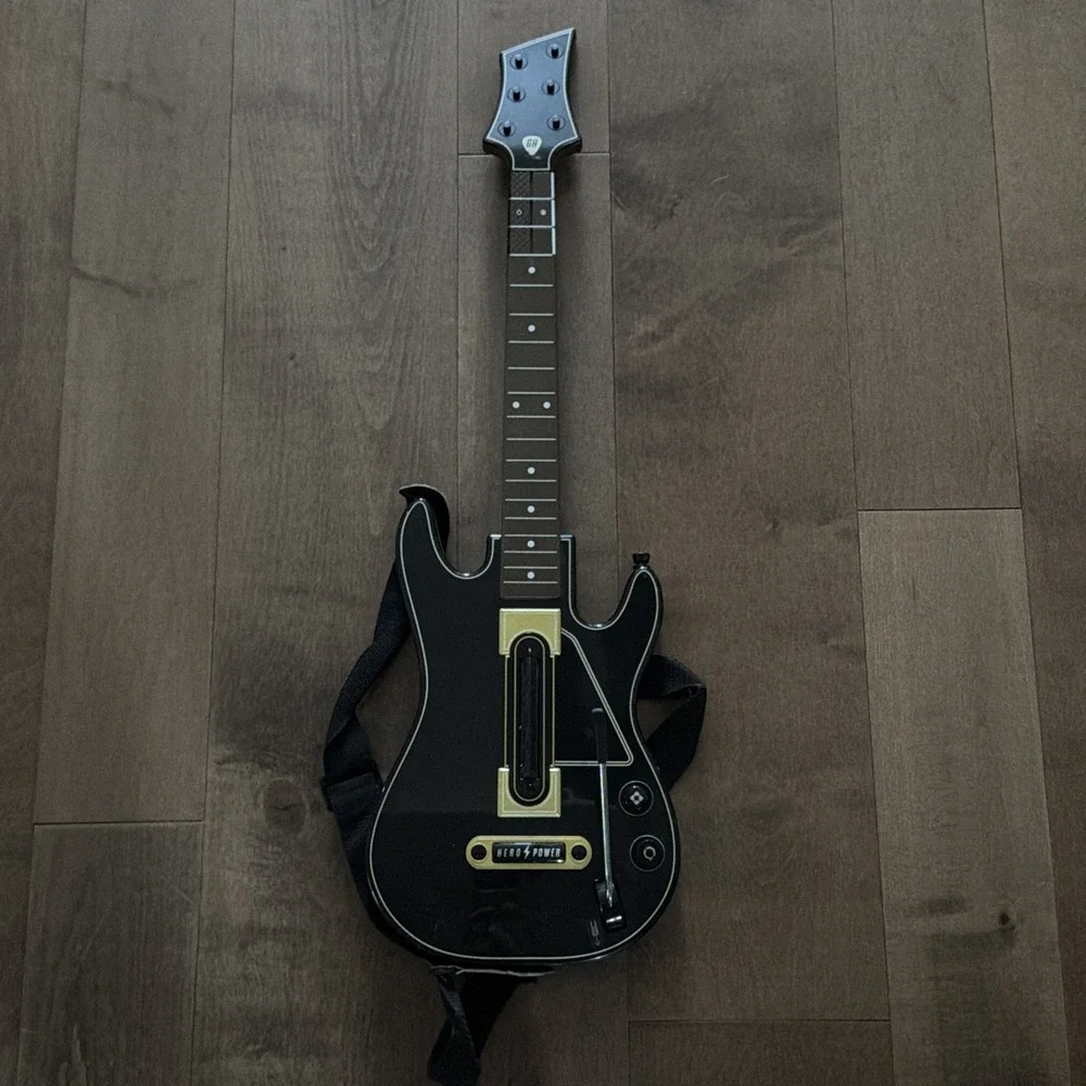 Guitar Hero Live Wireless Guitar Controller with Hero Power No Dongle